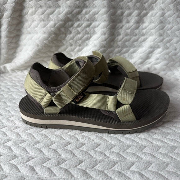 Teva Universal Trail Woman’s 9 Like New - Picture 1 of 6